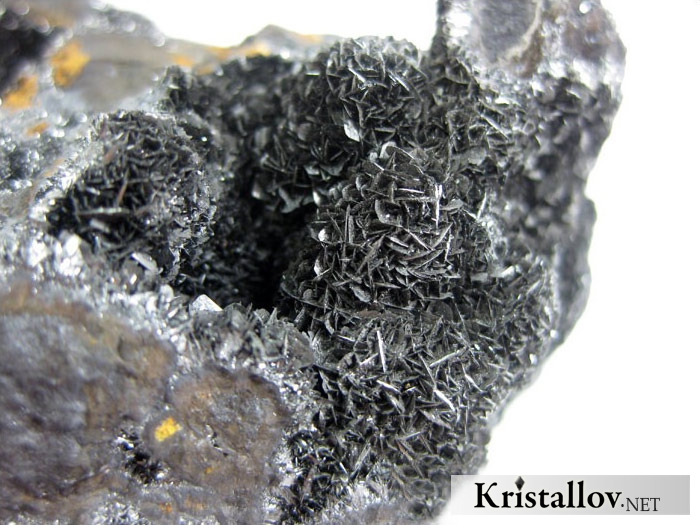 Пиролюзит, псевдоморфоза по манганиту